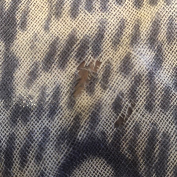 100% FINE WOOL SCARF - Picture 7 of 8